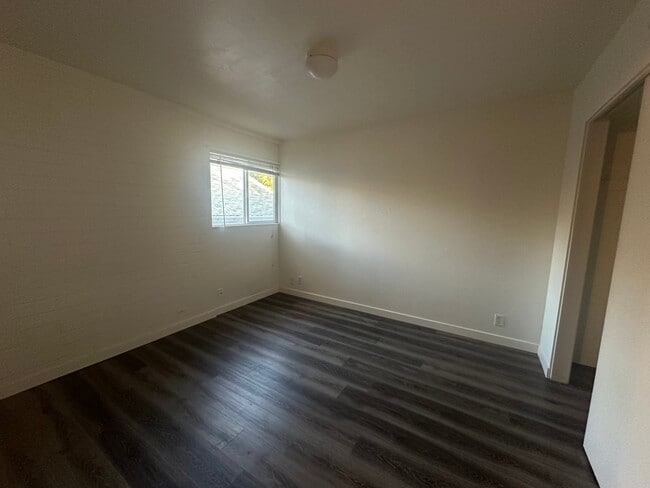 Building Photo - 860 E 500 S