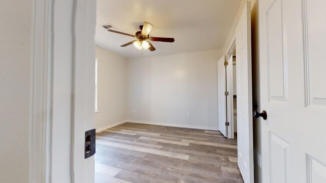 Photo - 415 James St