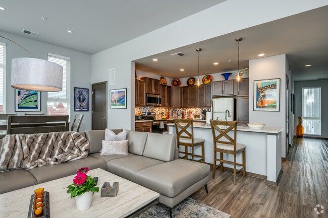 2 BR, 2 BA - 1,284SF