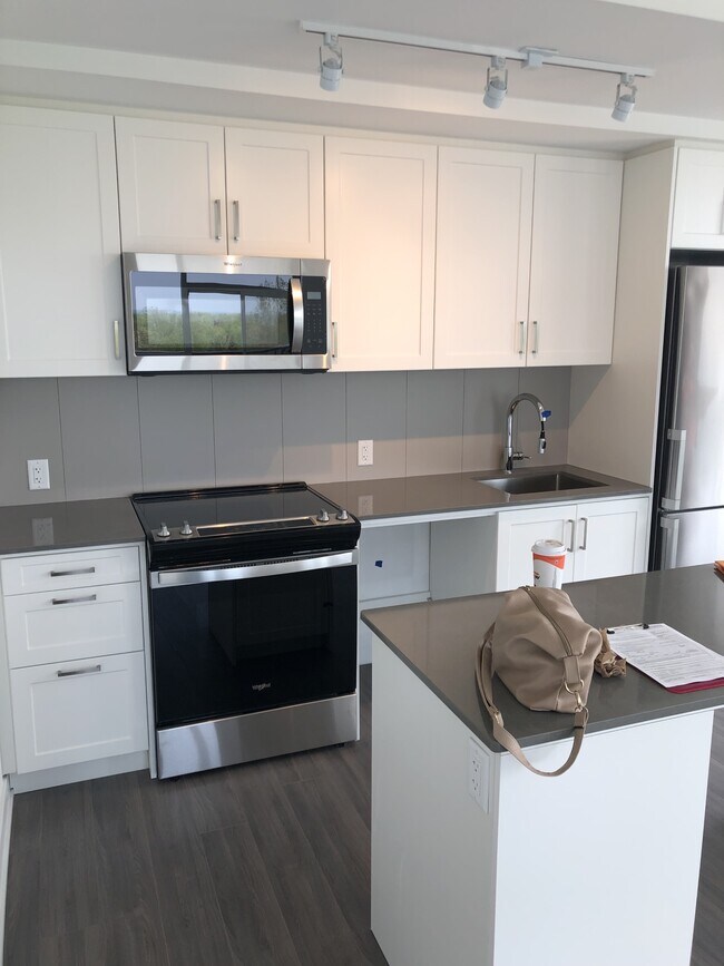 Photo - 681-681 Yonge St