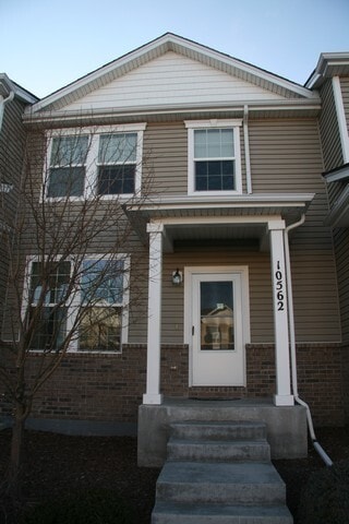 Building Photo - Spectacular 2 bedroom Townhome with Easy Access to Fort Carson, Peterson, and Schriever!