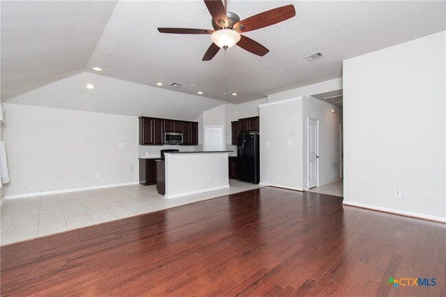 Photo - 136 Mistflower Ln