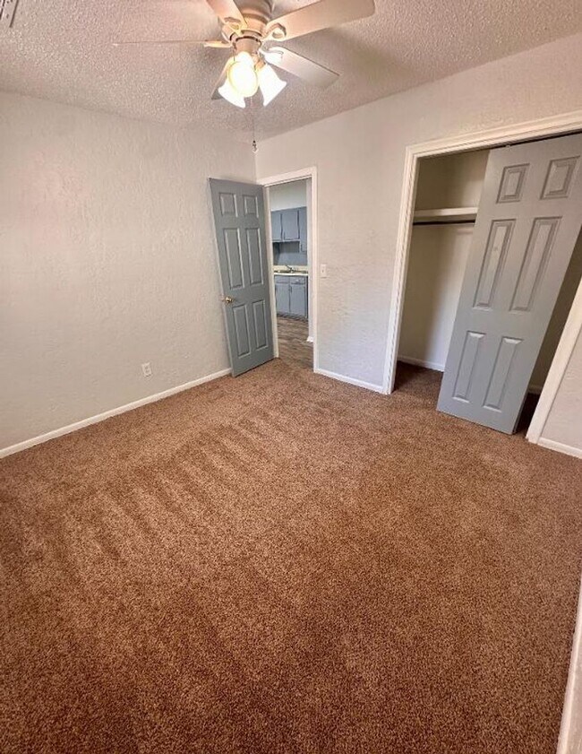 Photo - 1912 NW Hoover Ave Unidad 2