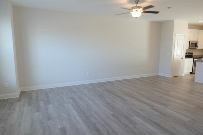 Photo - 128 Creekland Wy