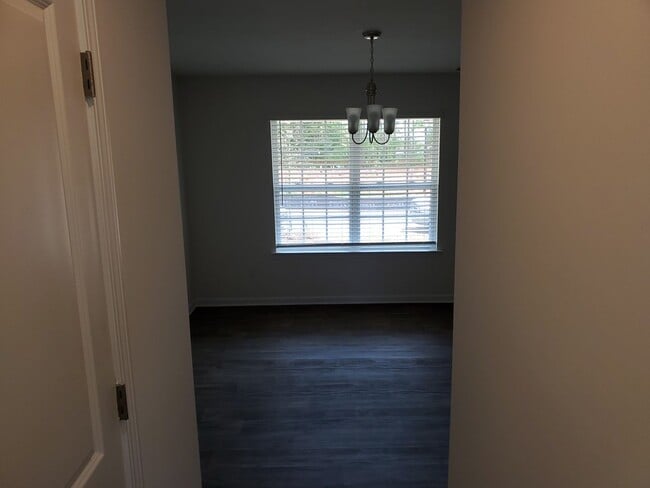 Photo - Beautiful Home minutes from the airport!