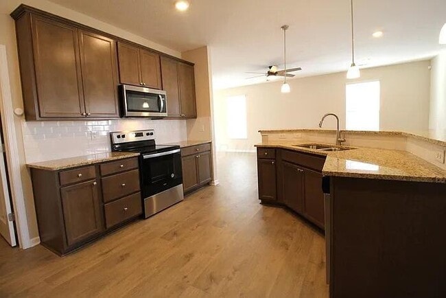Photo - 409 Halton Dr