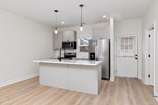 Photo - 619 N Main St