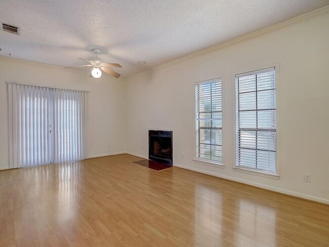Photo - 711 W 21st St Unidad 206