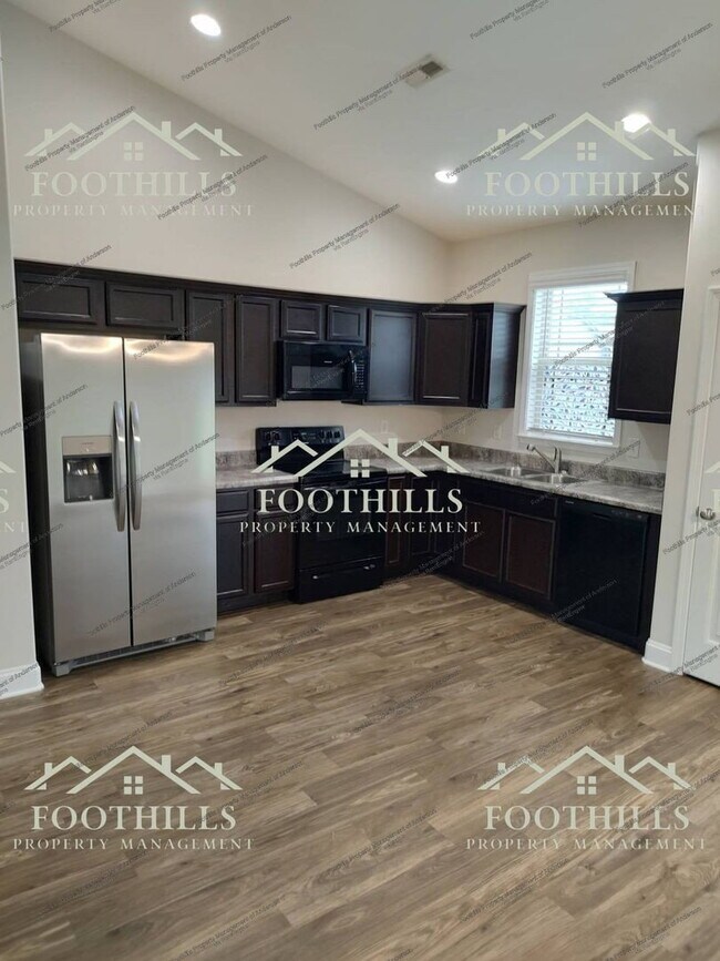 Photo - 155 Norfolk Cir