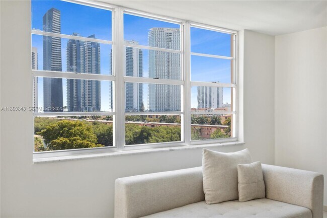 Photo - 250 174th St Unit 605