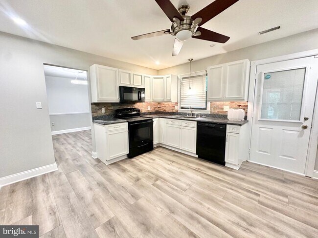 Photo - 9 Beechwood Ave