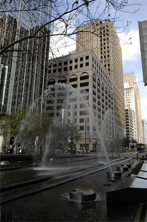 Commerce Towers is located in Houston's downtown business district and is steps away from Fortune 500 companies, the theatre district, movies, shops, restaurants, parks and three professional sports stadiums.