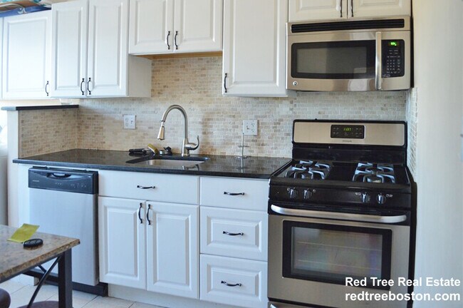 2003 Commonwealth Ave Unit 32