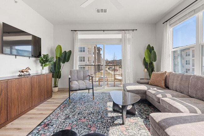 Photo - 1301 Leah Ave Unidad SI FL1-ID1499095P