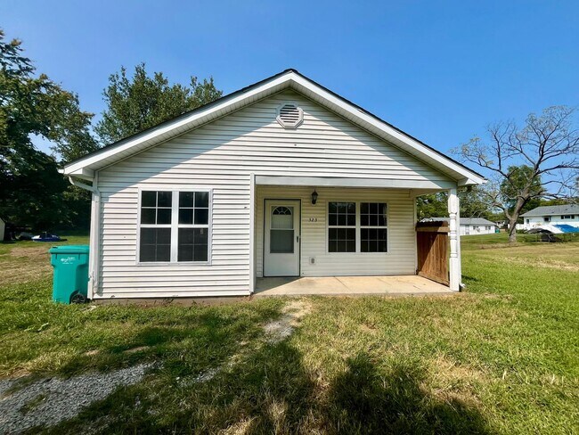 3 Bedrooms | 1 Bathroom | House - 3 Bedrooms | 1 Bathroom | House