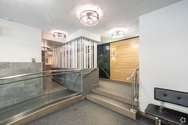 Photo - 5501 Adalbert