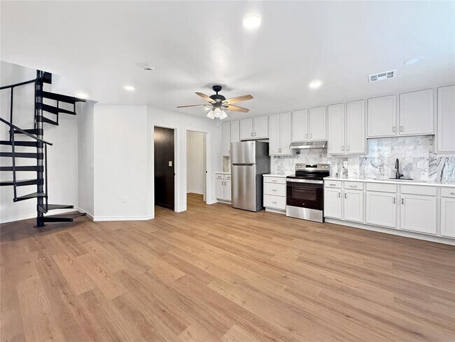 2346 NW 11th St
