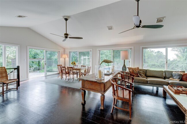 Photo - 495 Maple Ln