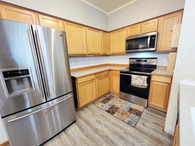 Updated stainless appliances - 10011 186th St E Unit Waterford Crossings