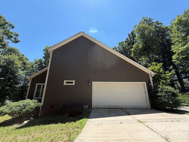 150 Manitou Trail