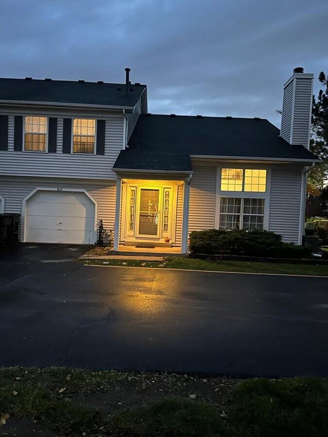 Photo - 211 Acorn Dr