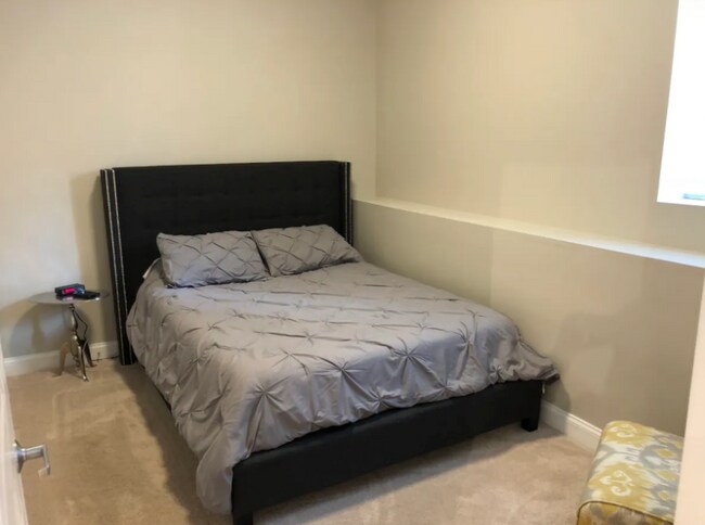 Photo - 220 W Market St Unidad 107