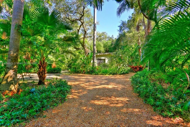 Photo - 2035 Tigertail Ave