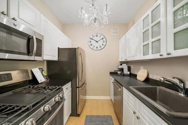 Photo - 17 Battery Pl Unit 27C
