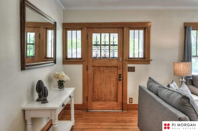 Photo - 810 S 58th St