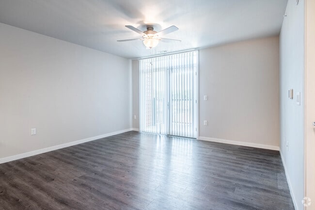 2BR, 1BA - 993SF