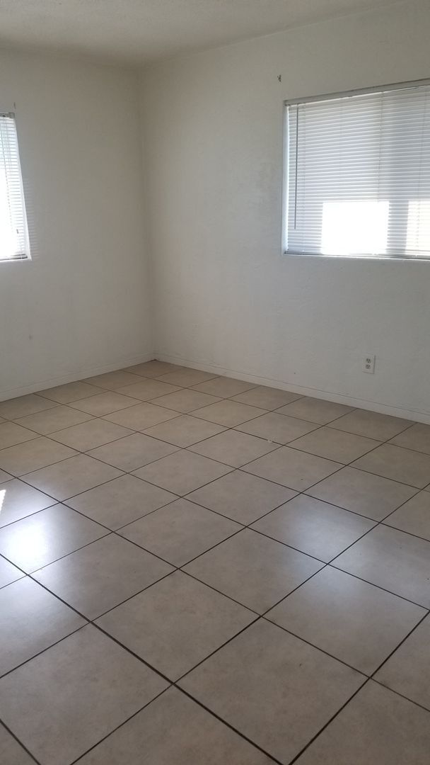 Photo - RENT REDUCTION!! 2 bed 1 bath Apartment Wa... Unit 7