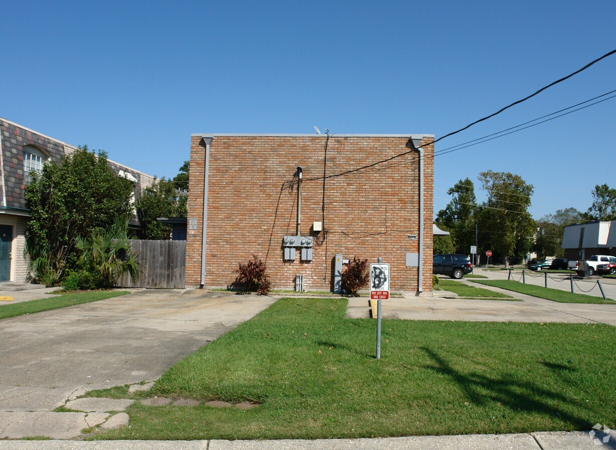 Photo - 2501 Manson Ave Apartments