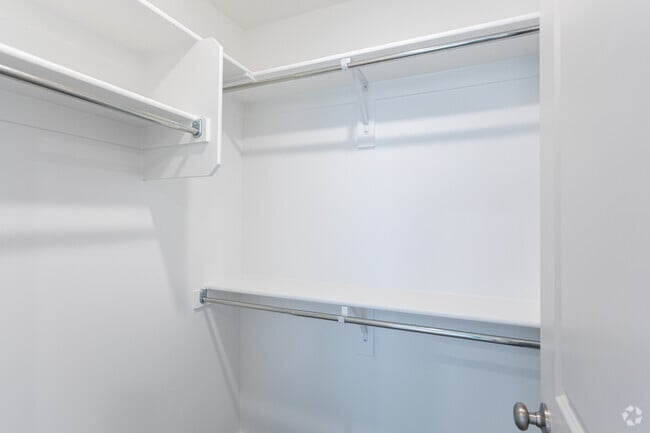3BR, 2.5BA - 1,332SF - Primary Bedroom Closet