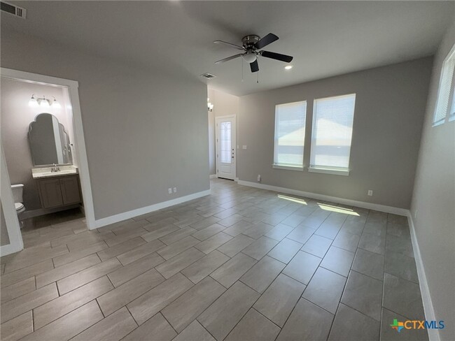 5001 White Rose Dr