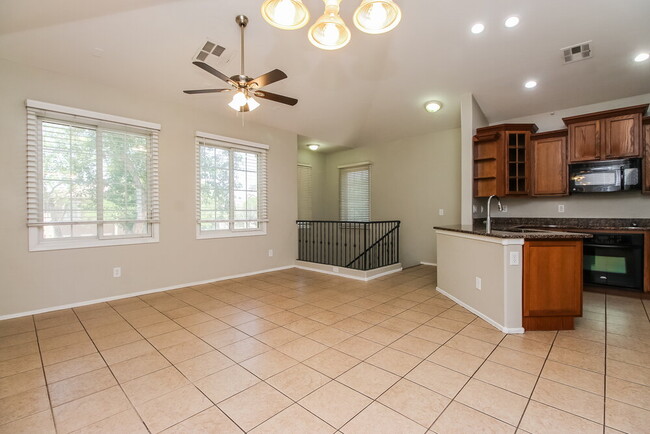 Photo - 2121 E Huntington Dr