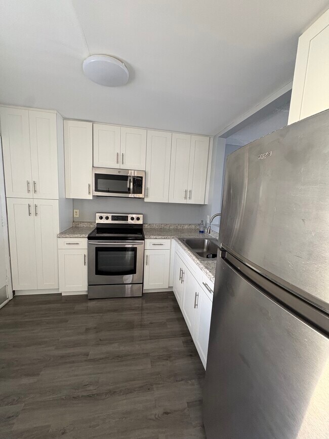 Kitchen - 4500 N Flagler Dr Unit A7