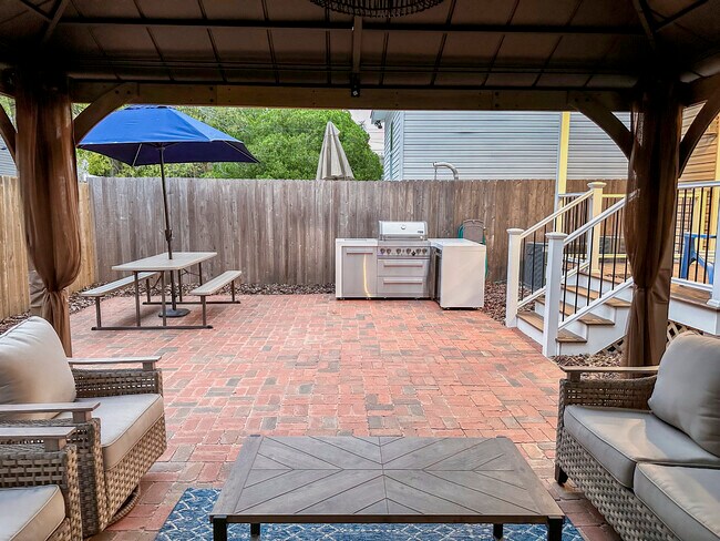 Photo - 407 E 34th St