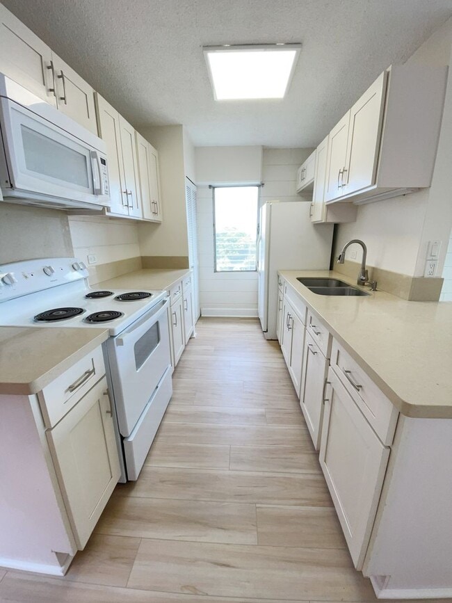 Building Photo - Nalanui Hale - 2 bed, 1 bath, 1 parking Rental