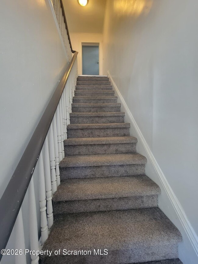 Photo - 611 Main St