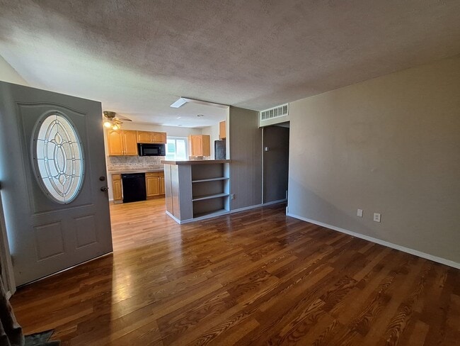 Photo - Your next Home!!!  Charming Three Bedroom in Roseville
