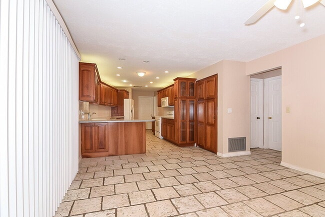 Photo - 4138 Macaulay Ln