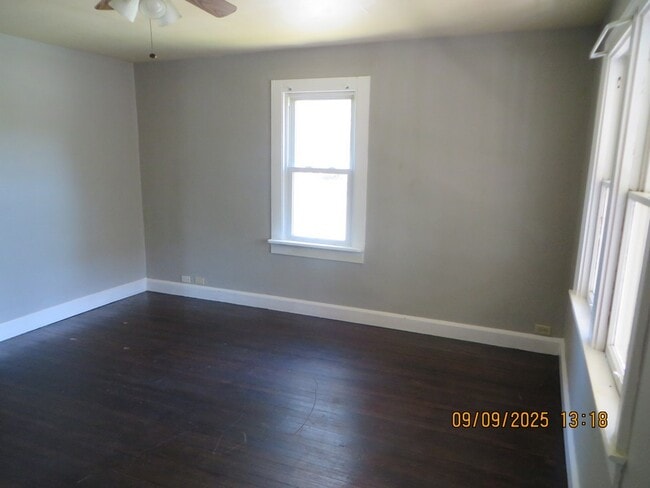 Photo - 430 E 9th St