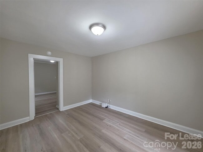 Photo - 1417 Oakshade Ave