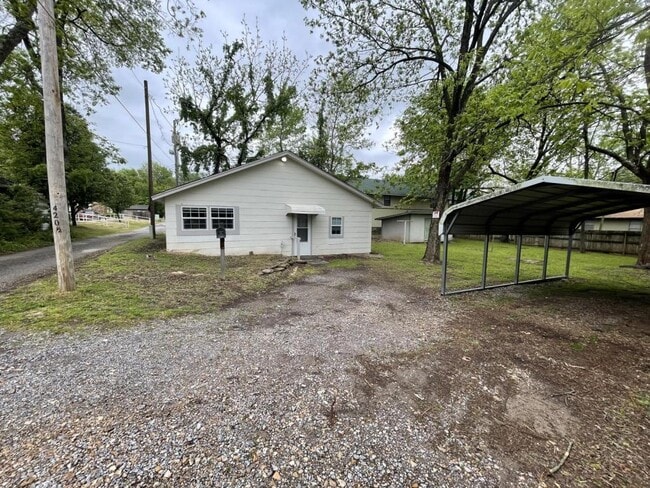 Building Photo - 420 1/2 N. Oak Ave. Rental