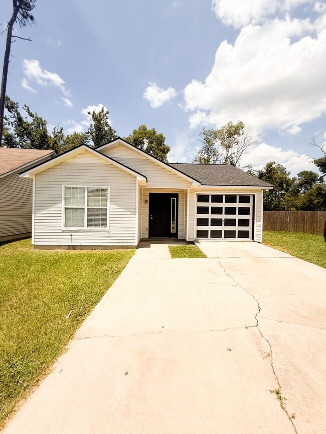 Building Photo - 3 Bedroom, 2 Bath Home in Valdosta