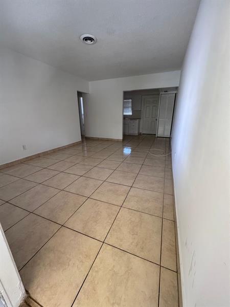 Photo - 890 NW 39th St Unidad 2