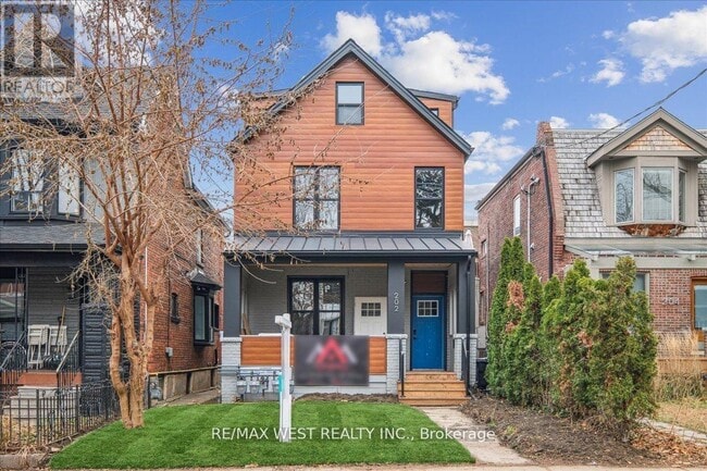 Photo - 202 Perth Ave