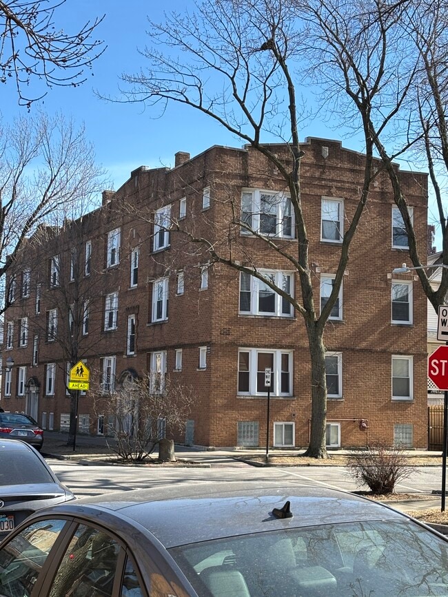 Building Photo - 3021 W Cullom Ave Unit 3