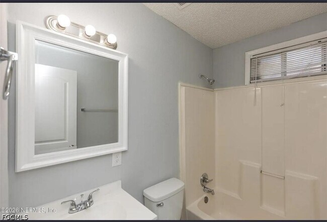 Photo - 1539 Union St W