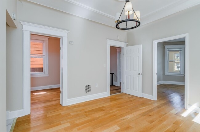 Photo - 124 W 54th St Unit 2